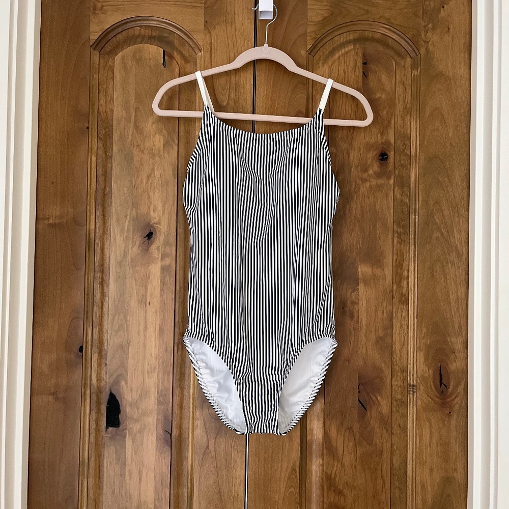 Lands' End Chlorine Resistant Scoop Neck High Leg Tugless Tank One piece